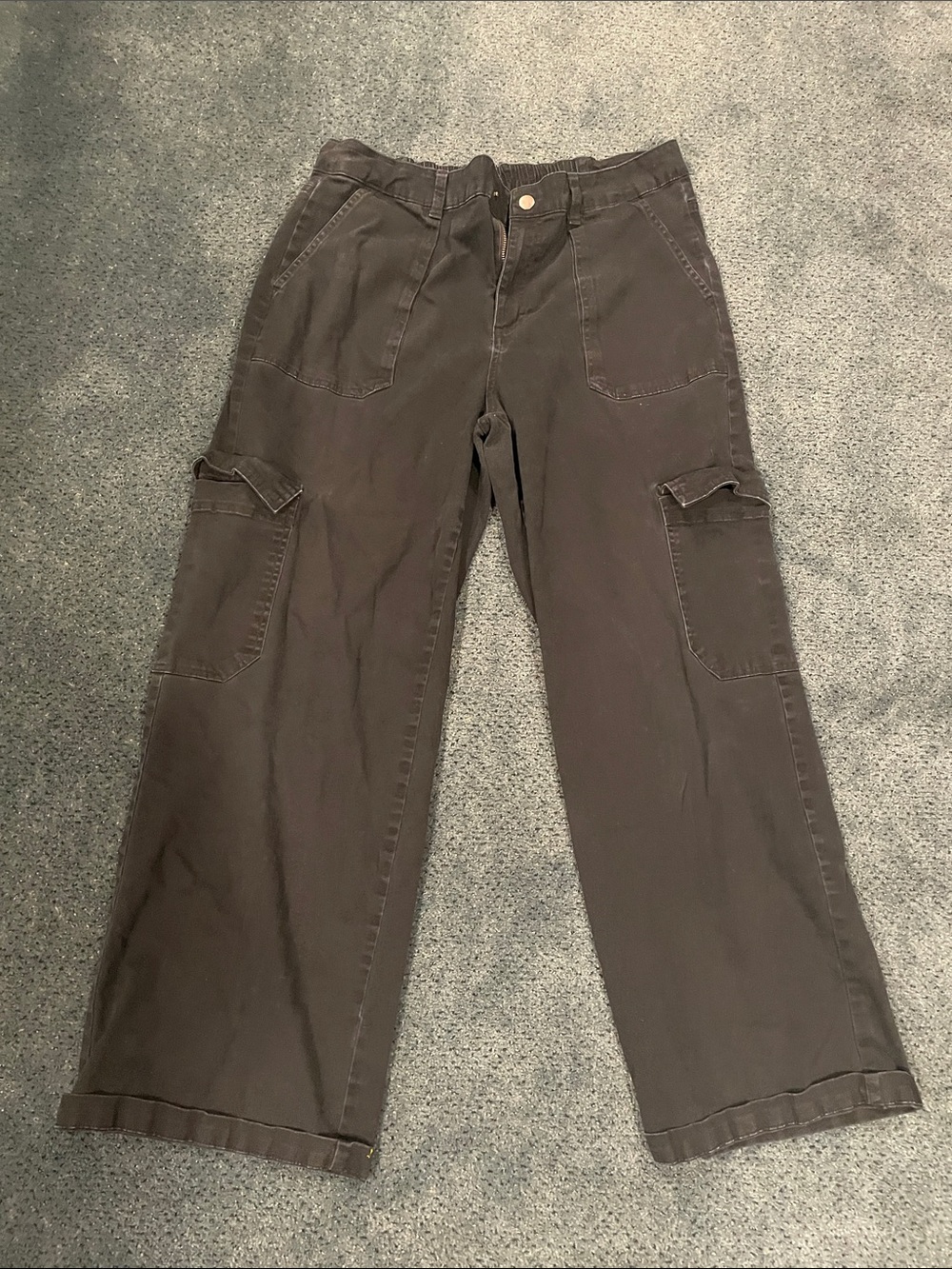 Women’s BLACK jeans supper cute IM JEALOUS